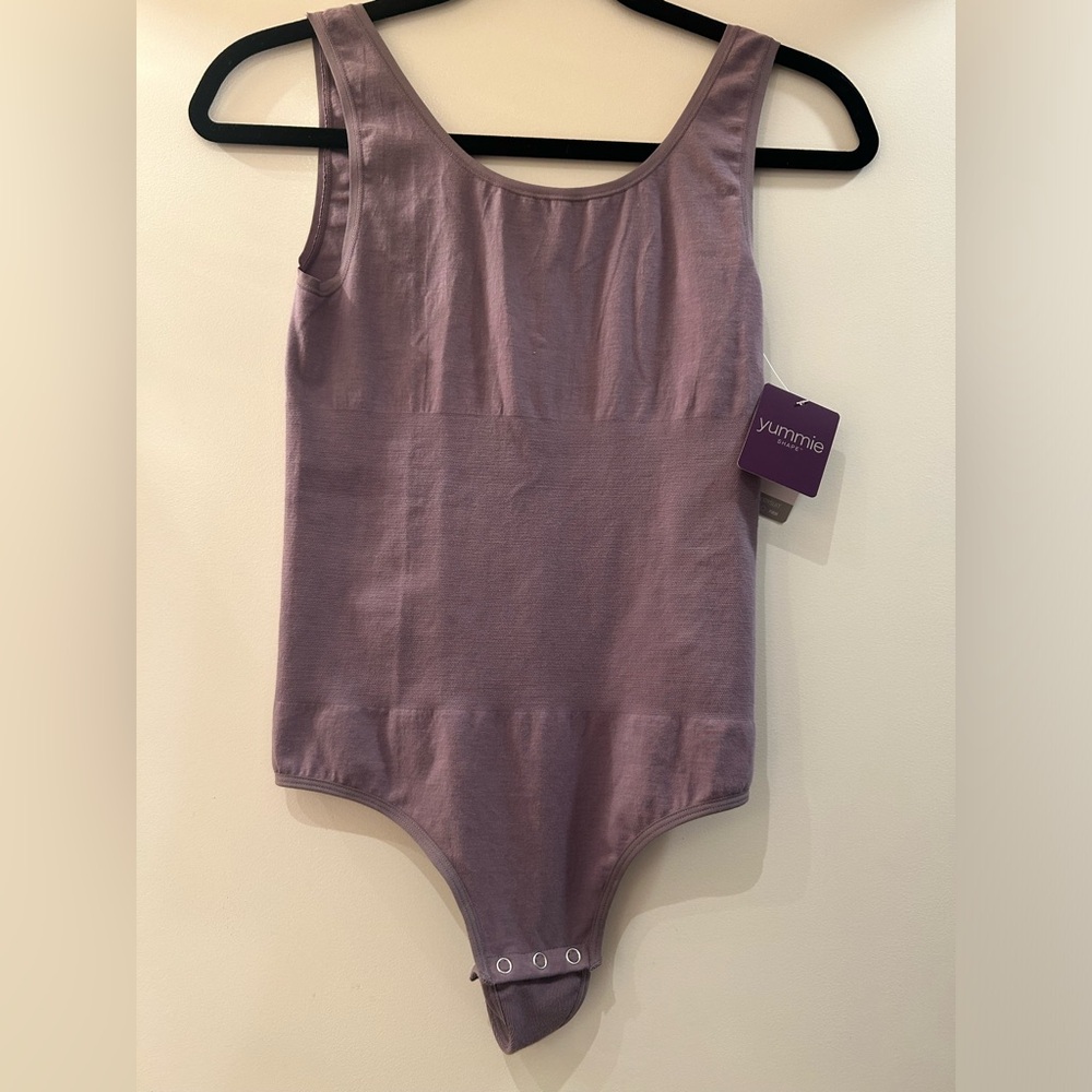 Yummie shape body suit seamless thong with snap gusset size m/ l